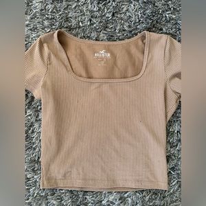 Hollister baby tee size small, good condition.